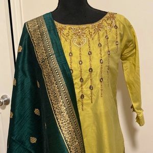 2-Piece Top and Scarf